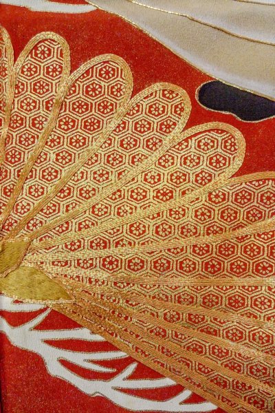 Photo7: O0510B Vintage Japanese kimono   Black TOMESODE formal for women / Silk. Flower, There is an impression of use.  (Grade B) (7)