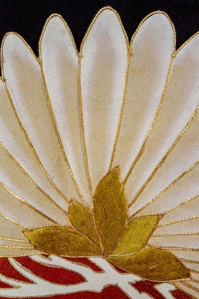 Photo8: O0510B Vintage Japanese kimono   Black TOMESODE formal for women / Silk. Flower, There is an impression of use.  (Grade B) (8)