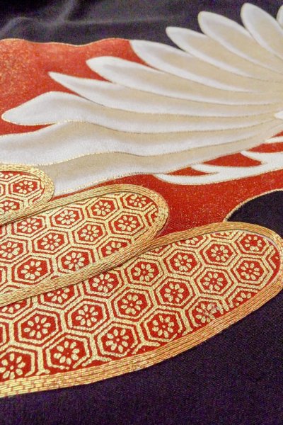 Photo12: O0510B Vintage Japanese kimono   Black TOMESODE formal for women / Silk. Flower, There is an impression of use.  (Grade B) (12)