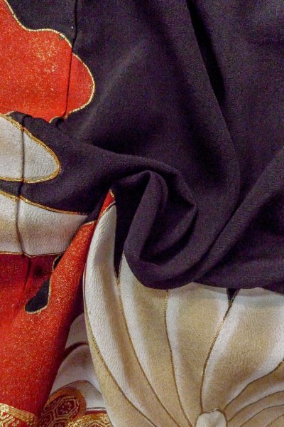 Photo13: O0510B Vintage Japanese kimono   Black TOMESODE formal for women / Silk. Flower, There is an impression of use.  (Grade B) (13)
