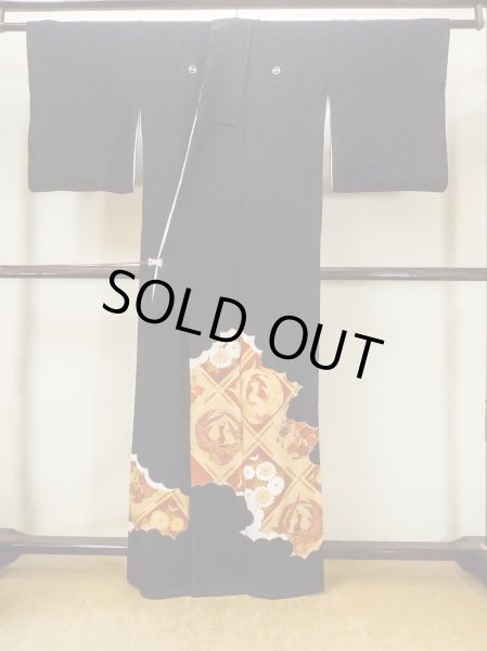 Photo2: O0510C Vintage Japanese kimono   Black TOMESODE formal for women / Silk. Chrysanthemum,   (Grade B) (2)