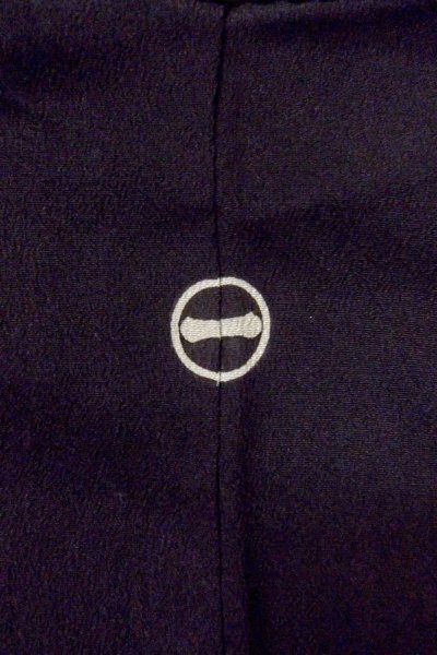 Photo4: O0510C Vintage Japanese kimono   Black TOMESODE formal for women / Silk. Chrysanthemum,   (Grade B) (4)