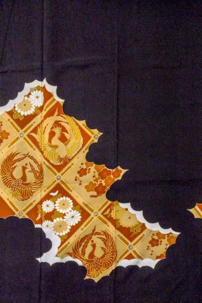 Photo5: O0510C Vintage Japanese kimono   Black TOMESODE formal for women / Silk. Chrysanthemum,   (Grade B) (5)