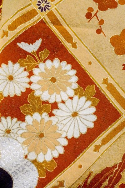 Photo10: O0510C Vintage Japanese kimono   Black TOMESODE formal for women / Silk. Chrysanthemum,   (Grade B) (10)