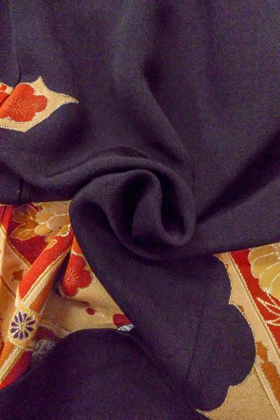 Photo15: O0510C Vintage Japanese kimono   Black TOMESODE formal for women / Silk. Chrysanthemum,   (Grade B) (15)