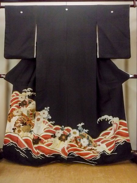 Photo1: O0510D Vintage Japanese kimono   Black TOMESODE formal for women / Silk. Chrysanthemum, There are stains all over.  (Grade D) (1)