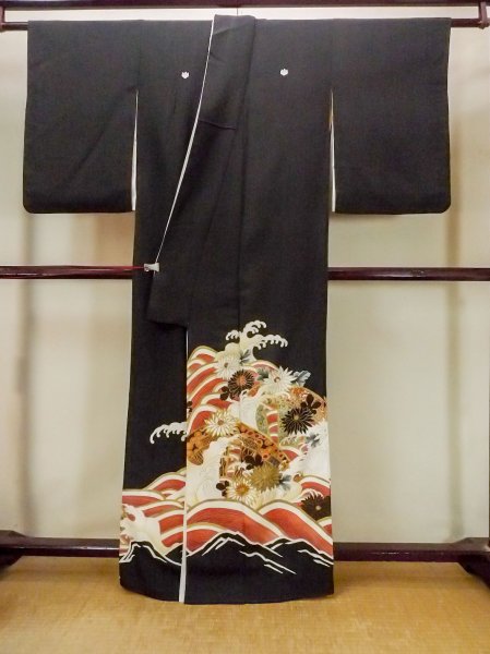 Photo2: O0510D Vintage Japanese kimono   Black TOMESODE formal for women / Silk. Chrysanthemum, There are stains all over.  (Grade D) (2)