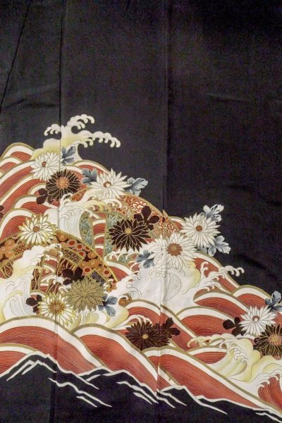 Photo5: O0510D Vintage Japanese kimono   Black TOMESODE formal for women / Silk. Chrysanthemum, There are stains all over.  (Grade D) (5)