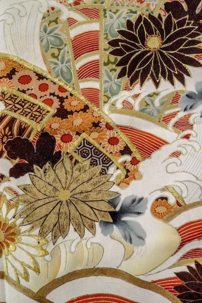 Photo7: O0510D Vintage Japanese kimono   Black TOMESODE formal for women / Silk. Chrysanthemum, There are stains all over.  (Grade D) (7)