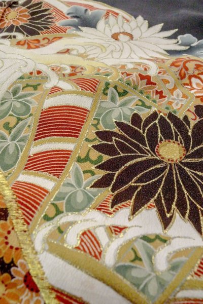 Photo13: O0510D Vintage Japanese kimono   Black TOMESODE formal for women / Silk. Chrysanthemum, There are stains all over.  (Grade D) (13)