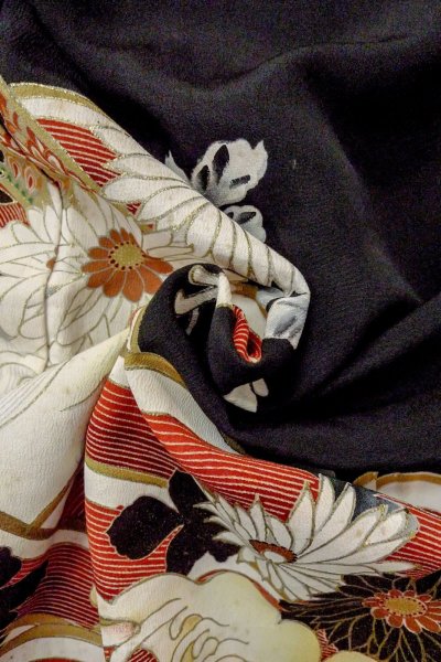 Photo15: O0510D Vintage Japanese kimono   Black TOMESODE formal for women / Silk. Chrysanthemum, There are stains all over.  (Grade D) (15)