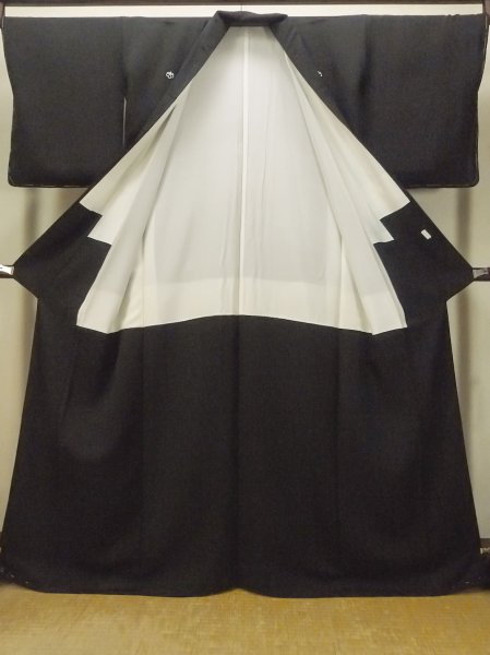 Photo2: Mint O0624D Vintage Japanese kimono   Black MONTSUKI crests for women / Synthetic.    (Grade A) (2)