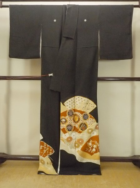 Photo2: O0624F Vintage Japanese kimono   Black TOMESODE formal for women / Silk. Chrysanthemum,   (Grade C) (2)