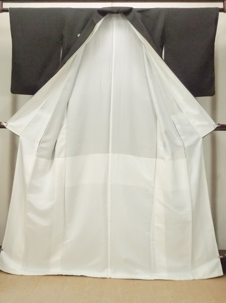 Photo3: O0624F Vintage Japanese kimono   Black TOMESODE formal for women / Silk. Chrysanthemum,   (Grade C) (3)