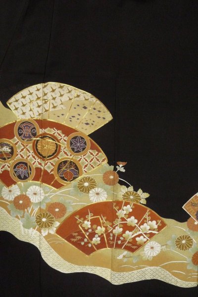 Photo5: O0624F Vintage Japanese kimono   Black TOMESODE formal for women / Silk. Chrysanthemum,   (Grade C) (5)