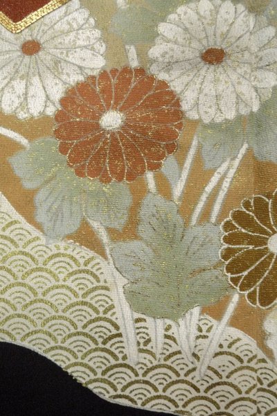 Photo9: O0624F Vintage Japanese kimono   Black TOMESODE formal for women / Silk. Chrysanthemum,   (Grade C) (9)