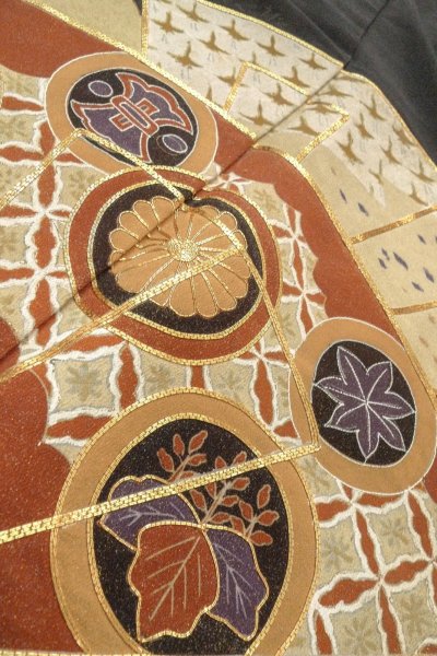 Photo12: O0624F Vintage Japanese kimono   Black TOMESODE formal for women / Silk. Chrysanthemum,   (Grade C) (12)