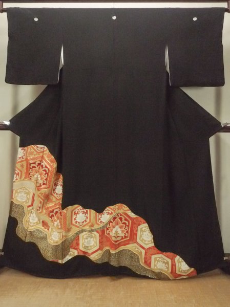 Photo1: O0624G Vintage Japanese kimono   Black TOMESODE formal for women / Silk. Chinese flower,   (Grade D) (1)