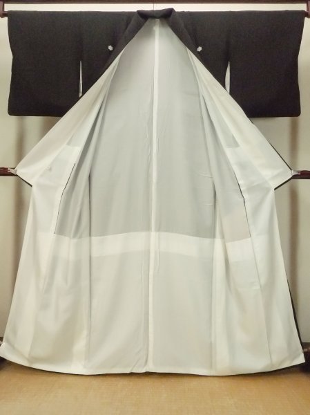 Photo3: O0624G Vintage Japanese kimono   Black TOMESODE formal for women / Silk. Chinese flower,   (Grade D) (3)