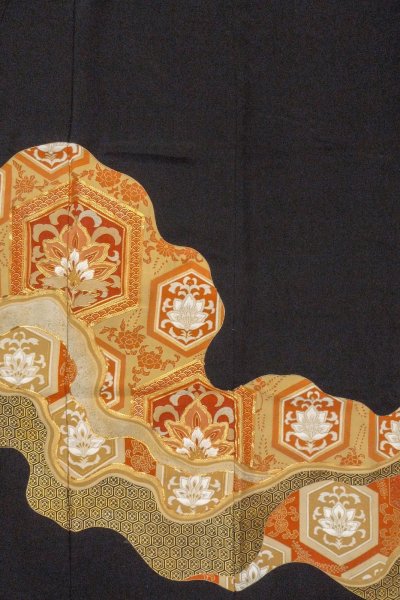 Photo5: O0624G Vintage Japanese kimono   Black TOMESODE formal for women / Silk. Chinese flower,   (Grade D) (5)