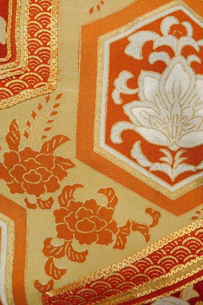 Photo8: O0624G Vintage Japanese kimono   Black TOMESODE formal for women / Silk. Chinese flower,   (Grade D) (8)