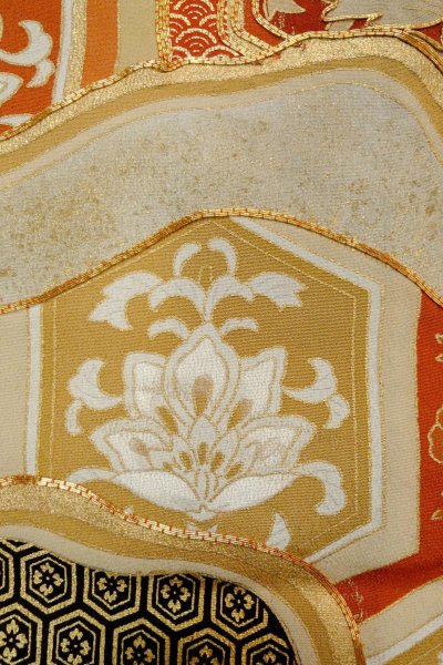 Photo9: O0624G Vintage Japanese kimono   Black TOMESODE formal for women / Silk. Chinese flower,   (Grade D) (9)