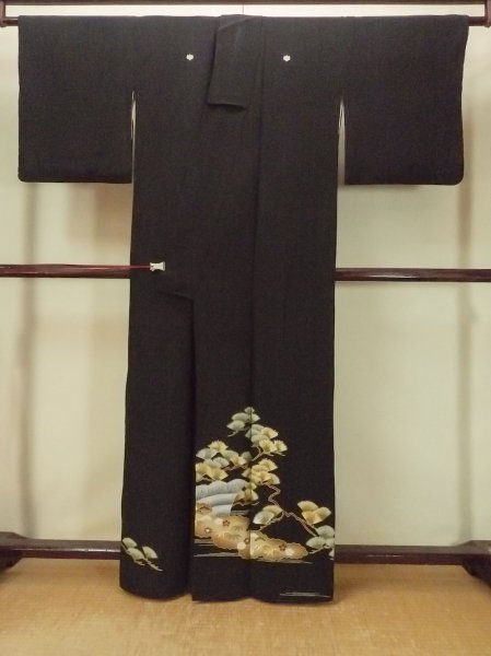 Photo2: O0624H Vintage Japanese kimono   Black TOMESODE formal for women / Synthetic. Flower,   (Grade D) (2)