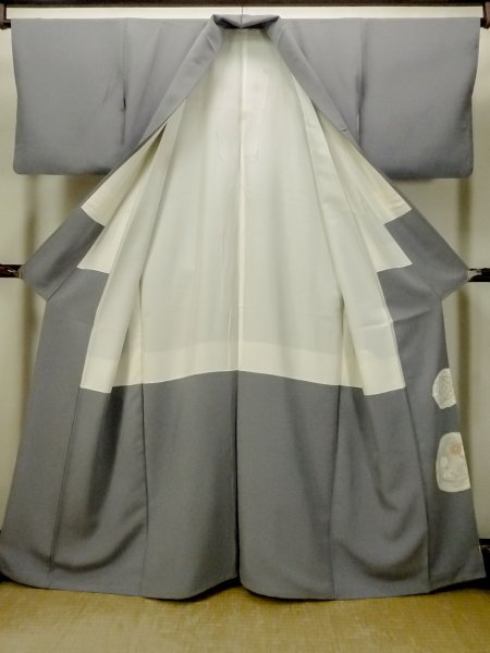 Photo3: O0624J Vintage Japanese kimono  Bluish Gray TOMESODE formal for women / Silk. Chinese flower,   (Grade B) (3)