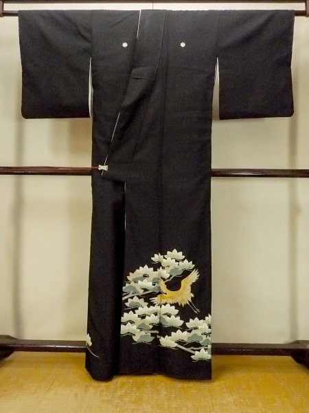 Photo2: O0624K Vintage Japanese kimono   Black TOMESODE formal for women / Synthetic. Leaf,   (Grade D) (2)