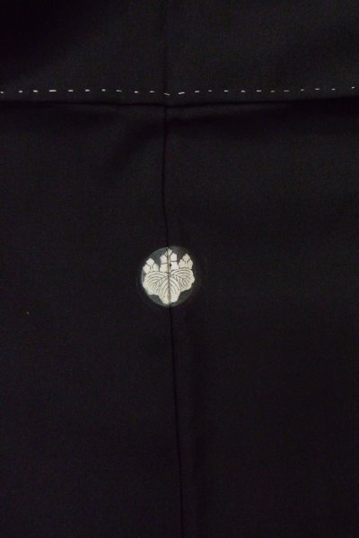 Photo4: O0624K Vintage Japanese kimono   Black TOMESODE formal for women / Synthetic. Leaf,   (Grade D) (4)