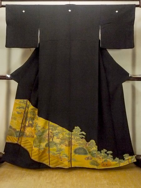 Photo1: O0624L Vintage Japanese kimono   Black TOMESODE formal for women / Silk. Flower,   (Grade B) (1)