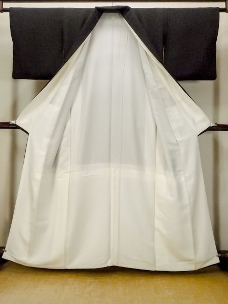 Photo3: O0624L Vintage Japanese kimono   Black TOMESODE formal for women / Silk. Flower,   (Grade B) (3)