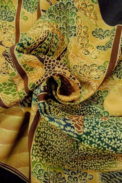 Photo14: O0624L Vintage Japanese kimono   Black TOMESODE formal for women / Silk. Flower,   (Grade B) (14)