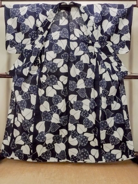 Photo2: O0624O Vintage Japanese kimono   Indigo Blue YUKATA summer(made in Japan) for women / Cotton/hemp Flower,   (Grade C) (2)