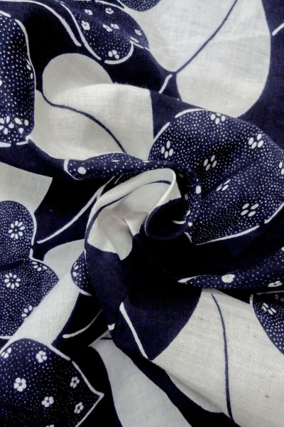 Photo12: O0624O Vintage Japanese kimono   Indigo Blue YUKATA summer(made in Japan) for women / Cotton/hemp Flower,   (Grade C) (12)