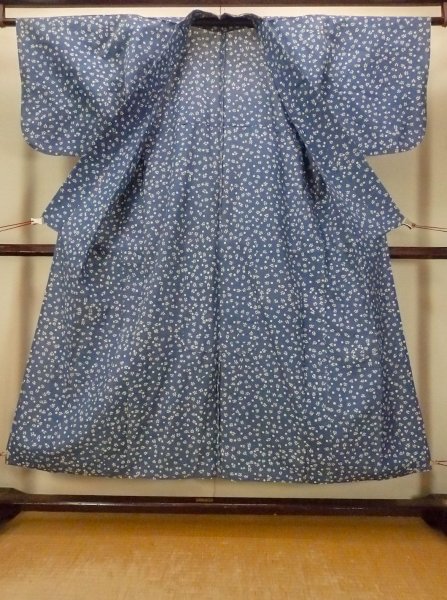 Photo2: O0624P Vintage Japanese kimono  Grayish  Blue  YUKATA summer(made in Japan) for women /  Cotton.  Leaf,   (Grade C) (2)