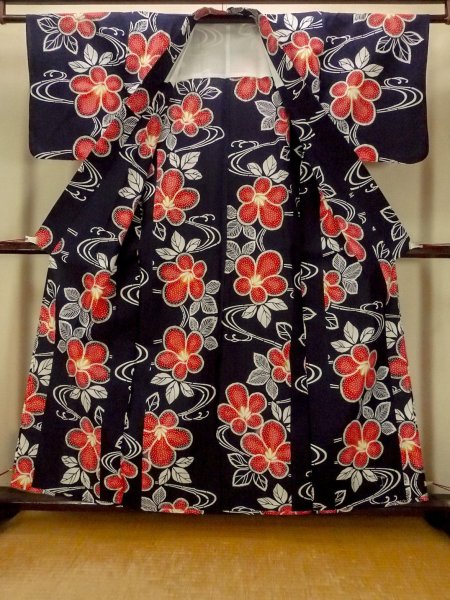 Photo2: O0624Q Vintage Japanese kimono    Indigo Blue  Pour Dyed Yukata for women /  Cotton.  Flower,   (Grade D) (2)