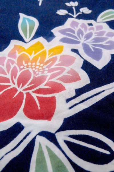 Photo10: O0624R Vintage Japanese kimono    Indigo Blue  Pour Dyed Yukata for women /  Cotton.  Flower,   (Grade D) (10)
