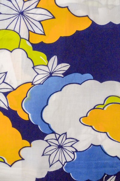 Photo4: O0624S Vintage Japanese kimono    Indigo Blue  YUKATA summer(made in Japan) for women /  Cotton.  MOMIJI maple leaf,   (Grade C) (4)