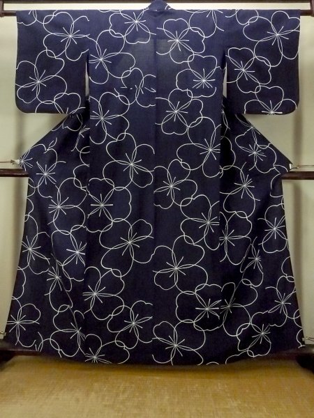 Photo1: O0624U Vintage Japanese kimono  Dark  Indigo Blue  YUKATA summer(made in Japan) for women /  Cotton.  Flower   (Grade B) (1)