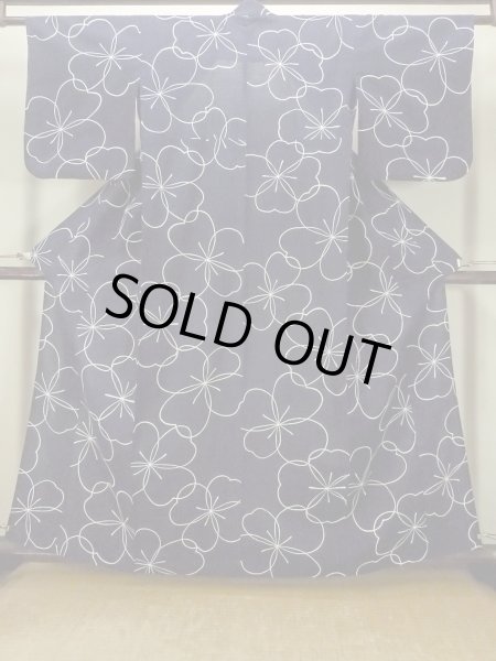 Photo2: O0624U Vintage Japanese kimono  Dark  Indigo Blue  YUKATA summer(made in Japan) for women /  Cotton.  Flower   (Grade B) (2)