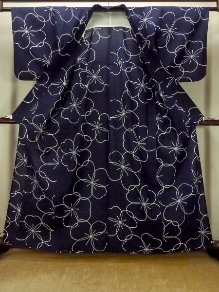 Photo2: O0624U Vintage Japanese kimono  Dark  Indigo Blue  YUKATA summer(made in Japan) for women /  Cotton.  Flower   (Grade B) (2)