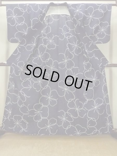 Photo3: O0624U Vintage Japanese kimono  Dark  Indigo Blue  YUKATA summer(made in Japan) for women /  Cotton.  Flower   (Grade B) (3)