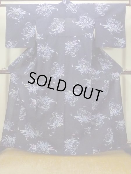 Photo2: O0624V Vintage Japanese kimono  Dark  Indigo Blue  Pour Dyed Yukata for women /  Cotton.  Chrysanthemum   (Grade B) (2)