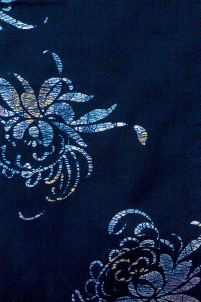 Photo4: O0624V Vintage Japanese kimono  Dark  Indigo Blue  Pour Dyed Yukata for women /  Cotton.  Chrysanthemum   (Grade B) (4)