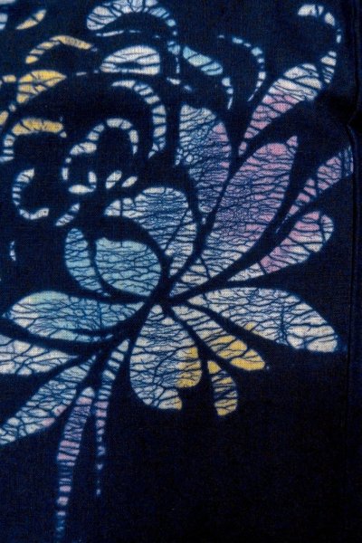 Photo6: O0624V Vintage Japanese kimono  Dark  Indigo Blue  Pour Dyed Yukata for women /  Cotton.  Chrysanthemum   (Grade B) (6)
