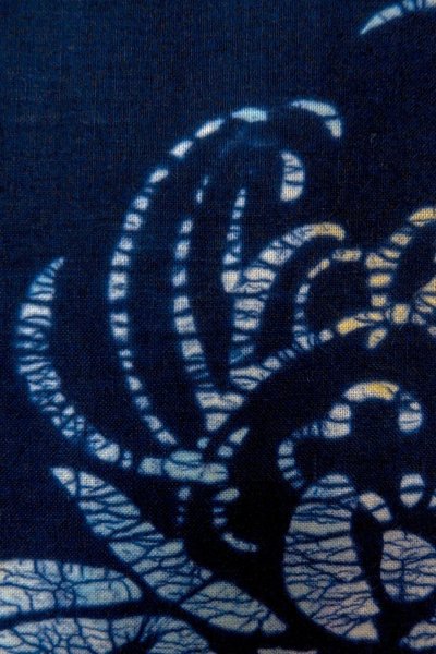 Photo7: O0624V Vintage Japanese kimono  Dark  Indigo Blue  Pour Dyed Yukata for women /  Cotton.  Chrysanthemum   (Grade B) (7)