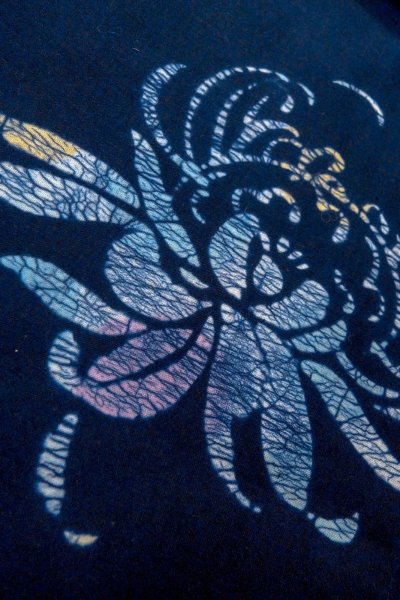 Photo8: O0624V Vintage Japanese kimono  Dark  Indigo Blue  Pour Dyed Yukata for women /  Cotton.  Chrysanthemum   (Grade B) (8)