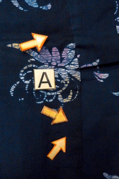 Photo14: O0624V Vintage Japanese kimono  Dark  Indigo Blue  Pour Dyed Yukata for women /  Cotton.  Chrysanthemum   (Grade B) (14)