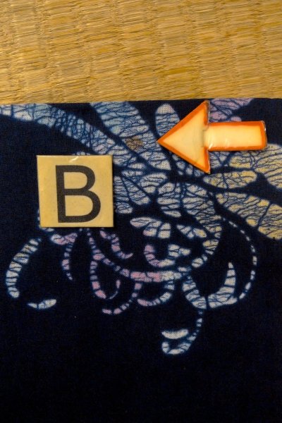 Photo15: O0624V Vintage Japanese kimono  Dark  Indigo Blue  Pour Dyed Yukata for women /  Cotton.  Chrysanthemum   (Grade B) (15)